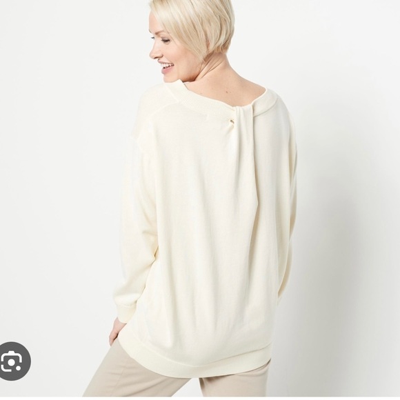 Barefoot Dreams Sweaters - Barefoot Dreams Sun-bleached Drape Back Tunic
Oversized - Comfy- Size XS